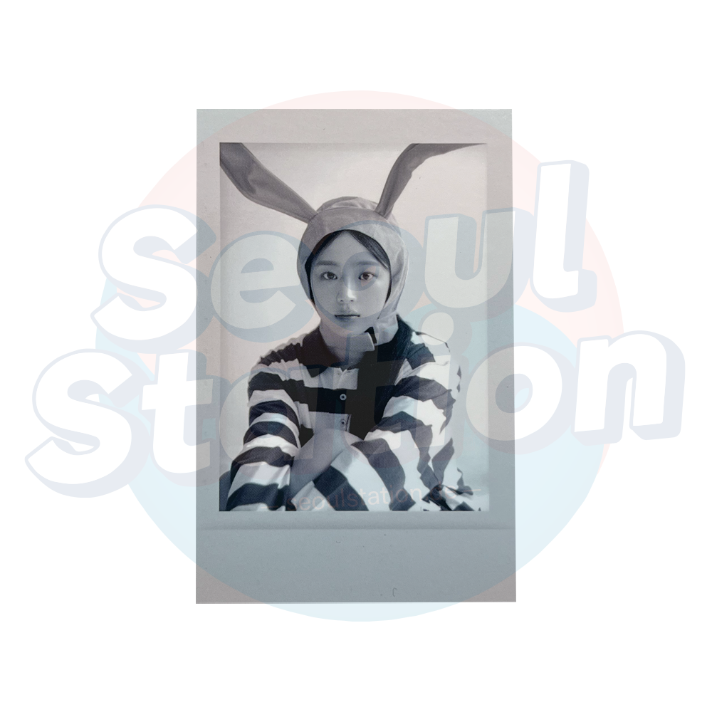 NewJeans - HOW SWEET - Apple Music Polaroid Photo Card