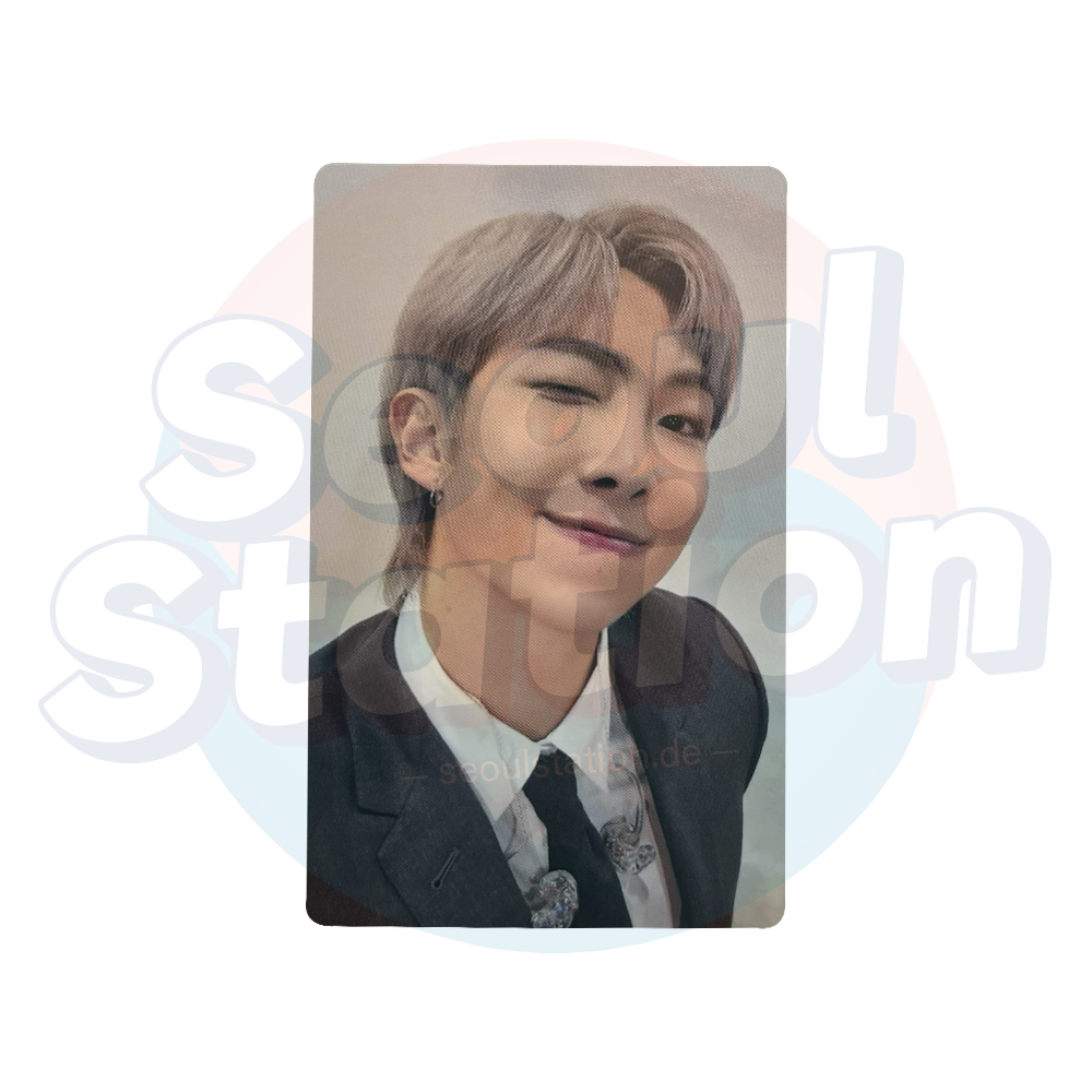 BTS - Documentary Photobook 'BEYOND THE STAGE THE DAY WE MEET