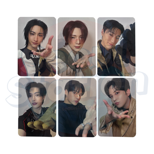 ATEEZ - ANITEEZ IN TREASURE - OFFICIAL MD Photocard - Reaching Out Ver.