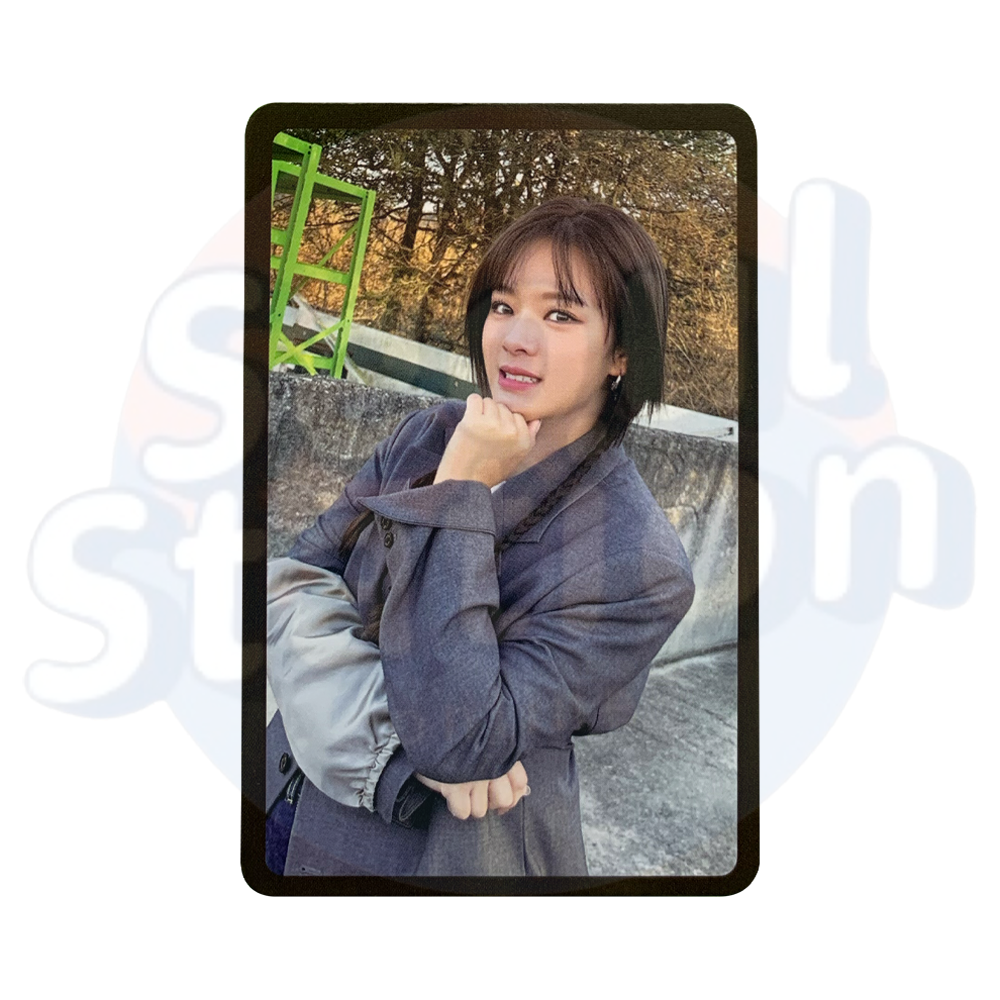 TWICE - READY TO BE - Photo Card BE Ver. (Wall background) jeongyeon