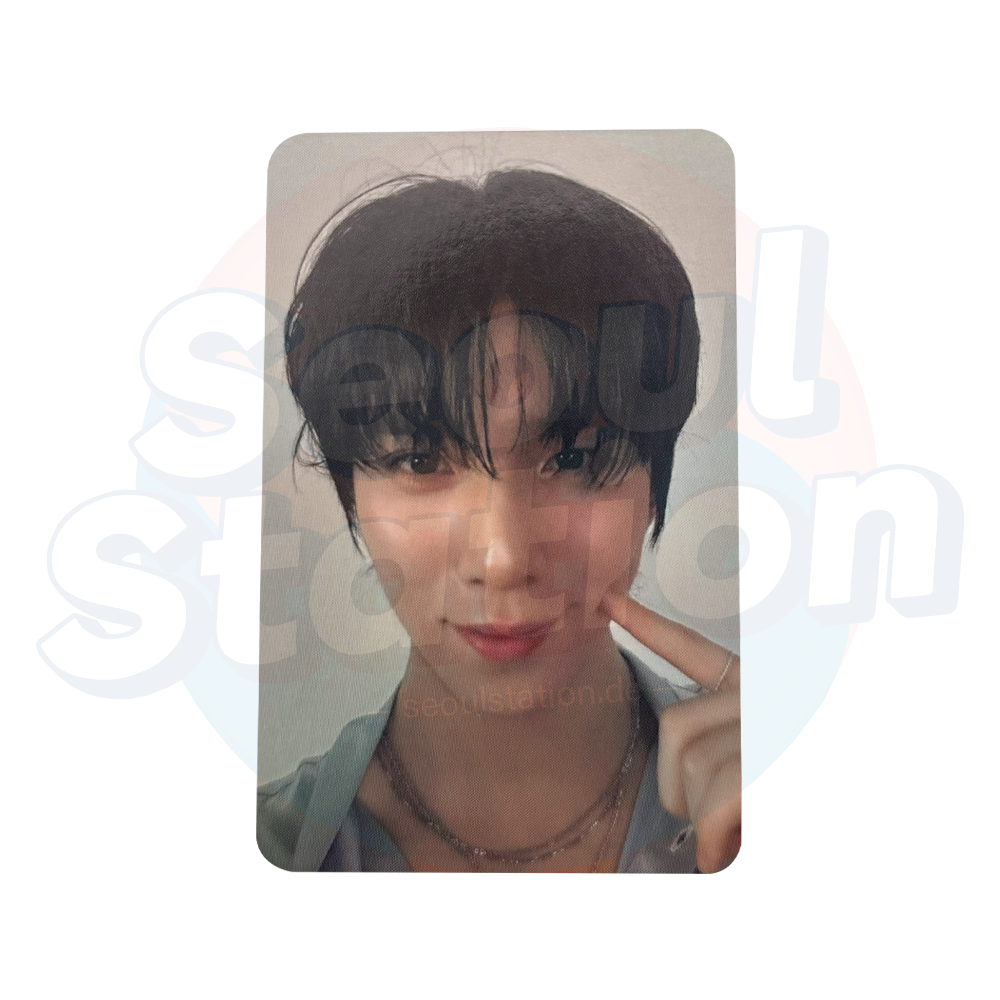 SF9 - FANTASY (14th Mini Album) - Apple Music Photo Card hwiyoung (white back)