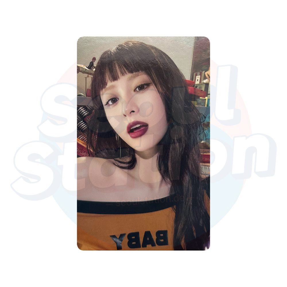 LE SSERAFIM - 1st Single Album 'SPAGHETTI' - PHOTOBOOK Ver. - WEVERSE Photocard yunjin