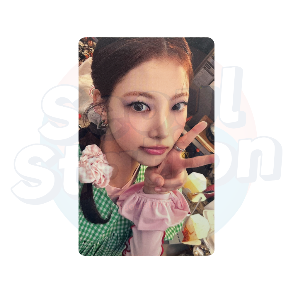LE SSERAFIM - 1st Single Album 'SPAGHETTI' - WEVERSE Selfie Photocard B eunchae