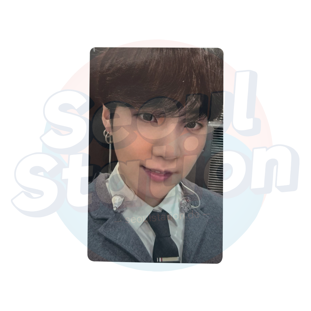 BTS - "BEYOND THE STAGE" DOCUMENTARY PHOTOBOOK : THE DAY WE MEET - WEVERSE Photo Card Suga