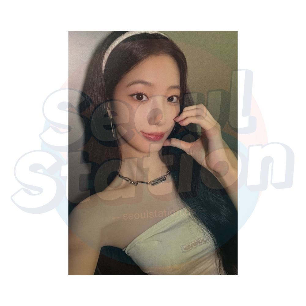 LE SSERAFIM - 2nd Single Album 'MADE MY NIGHT' - WEVERSE Printed Photo (Selfie ver.) seoulstation.de Kazuha