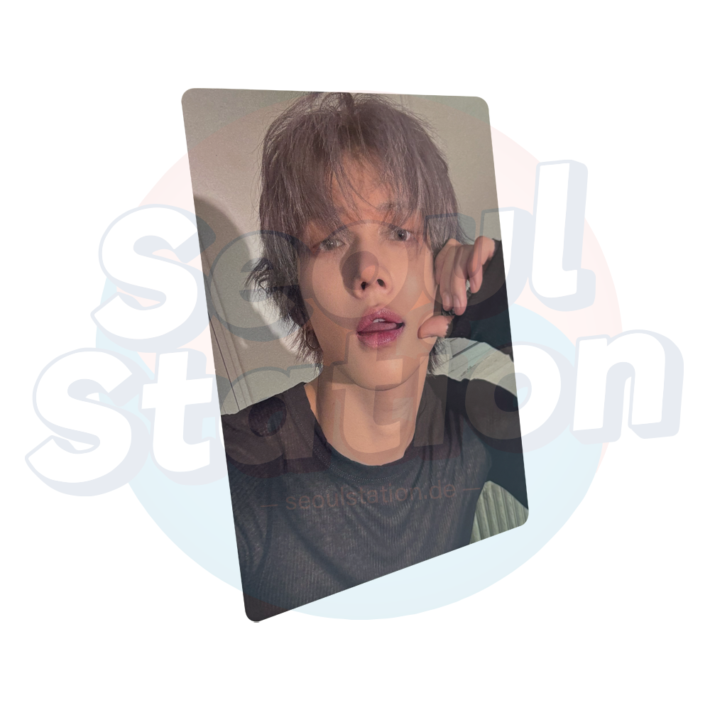 YEONJUN - 'NO LABELS: PART ONE' - WEVERSE Standing Photo Dark