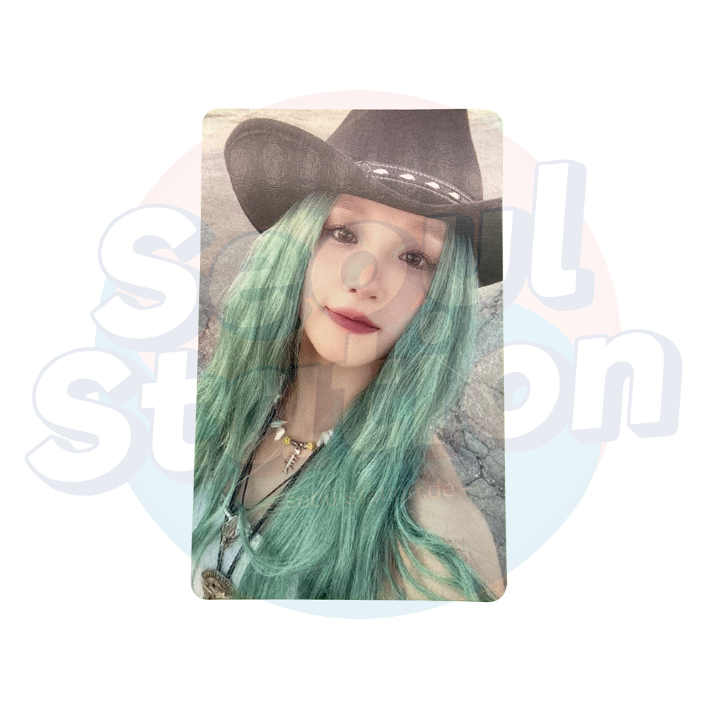 YUQI - 1st Mini Album 'YUQ1' - Weverse Shop Photo Card - Cowboy