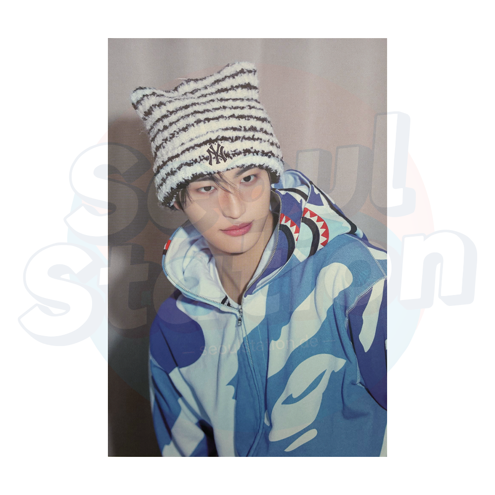 ATEEZ - 2026 Fanmeeting 'ANITY'S VOYAGE : TINY MYSTERY' - Official MD Postcard - SEONGHWA Ver. seoulstation.de looking to the right