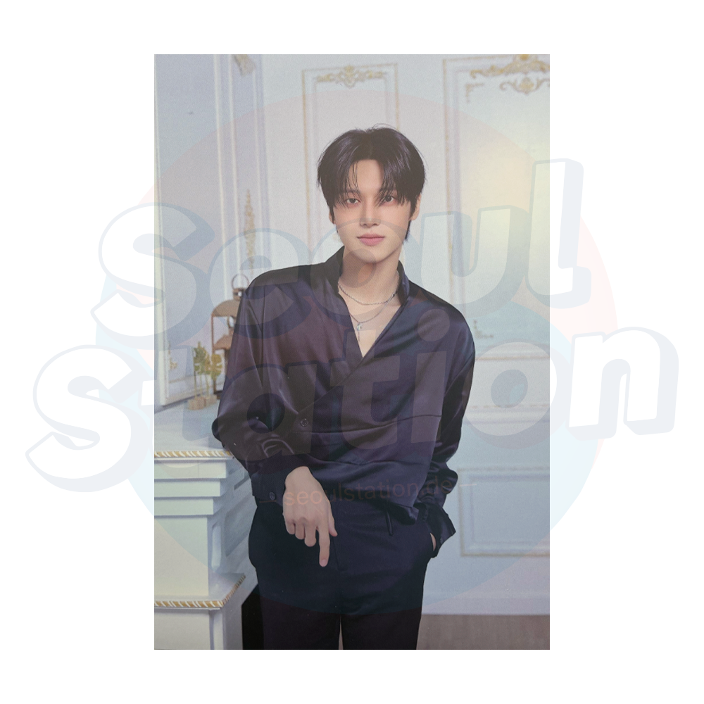 ATEEZ - 2026 Fanmeeting 'ANITY'S VOYAGE : TINY MYSTERY' - Official MD Postcard - WOOYOUNG Ver. seoulstation.de pointing down