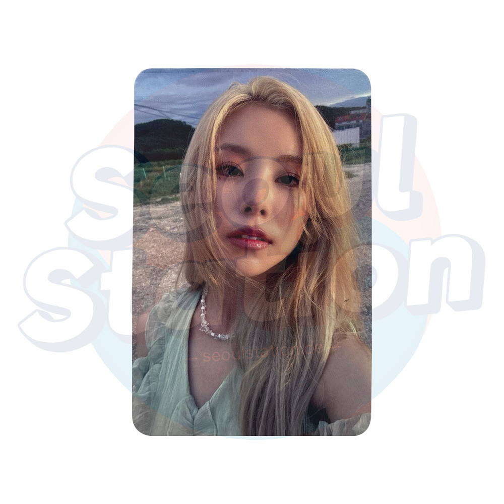 WHEE IN - 1st Full Album IN THE MOOD - Apple Music Lucky Draw Photo Card green