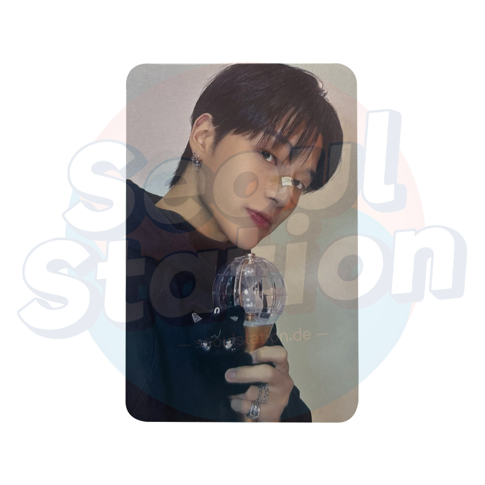 ATEEZ - ANITEEZ IN TREASURE - OFFICIAL MD Photocard - Lightiny Ver. Wooyoung