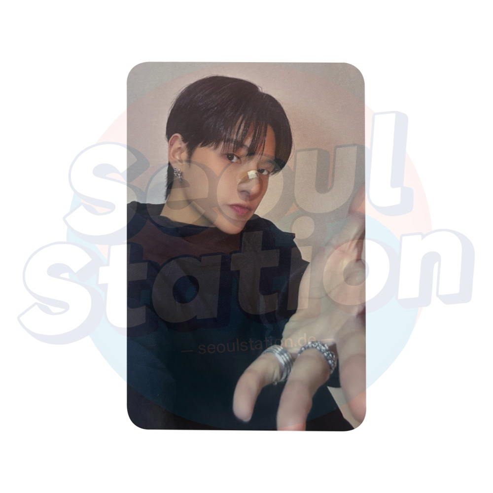 ATEEZ - ANITEEZ IN TREASURE - OFFICIAL MD Photocard - Reaching Out Ver. Wooyoung
