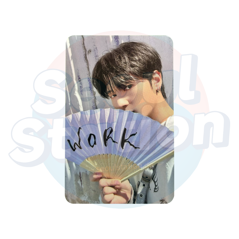 ATEEZ - GOLDEN HOUR Part.1 - Soundwave Lucky Draw Photo Card (Black Letters) Wooyoung