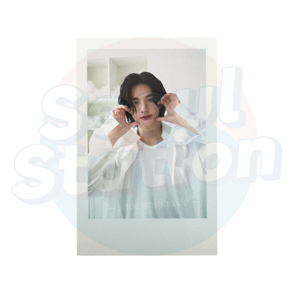 Stray Kids - Perfect Day With SKZ - 2024 Stray Kids Season's Greetings - Everline Polaroid Photo Card hyunjin