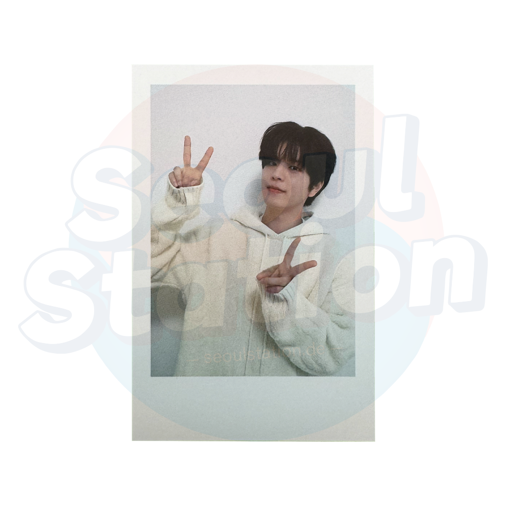 Stray Kids - Perfect Day With SKZ - 2024 Stray Kids Season's Greetings - Everline Polaroid Photo Card seungmin