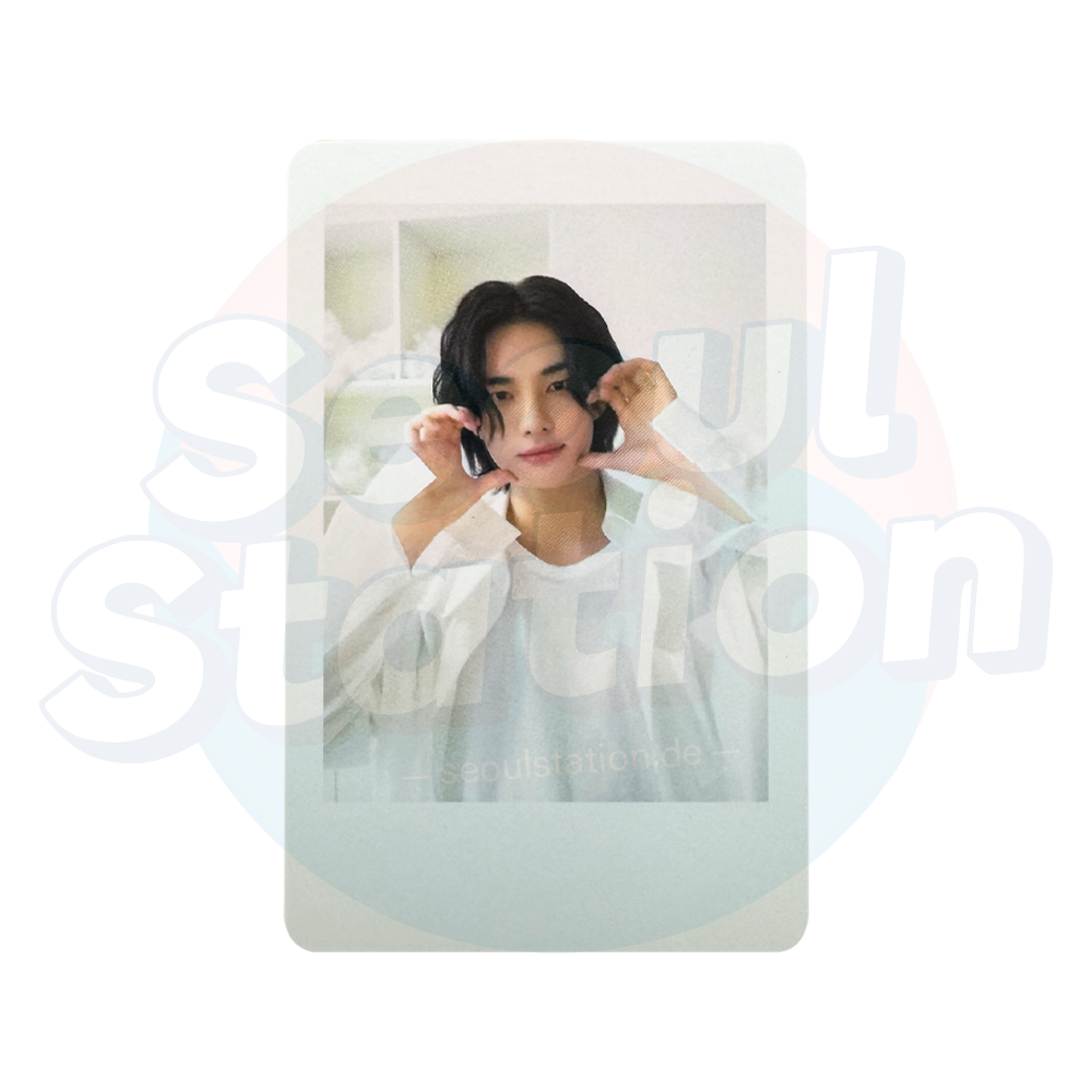 Stray Kids - Perfect Day With SKZ - 2024 Stray Kids Season's Greetings - With Mu U Polaroid Photo Card hyunjin