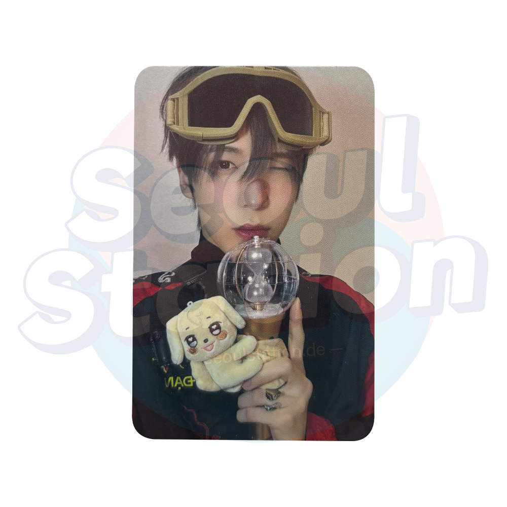 ATEEZ - ANITEEZ IN TREASURE - OFFICIAL MD Photocard - Lightiny Ver. Yunho