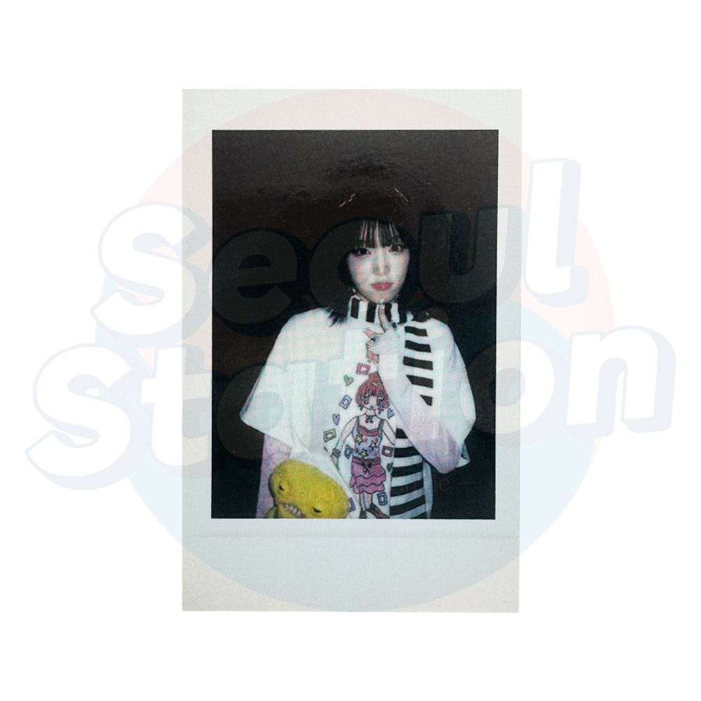 CHOI YENA - NEMONEMO - PHOTOBOOK Ver. - Apple Music Polaroid pouting