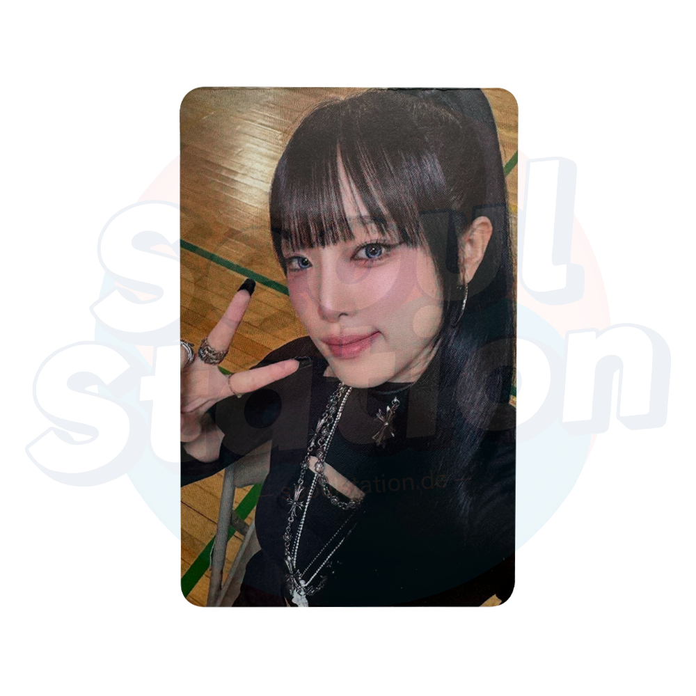 CHOI YENA - NEMONEMO - PHOTOBOOK Ver. - Apple Music Photo Card peace sign