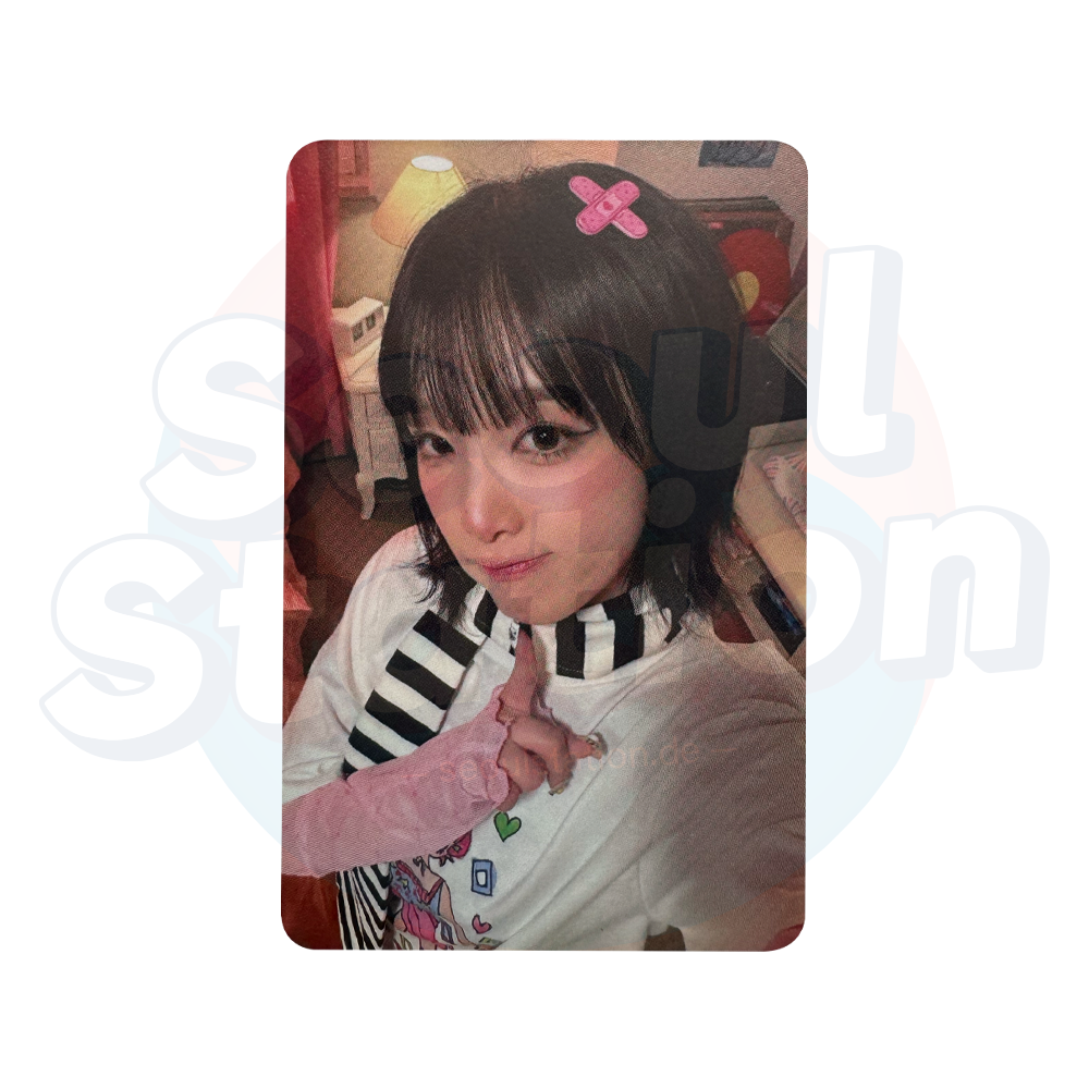 CHOI YENA - NEMONEMO - PHOTOBOOK Ver. - Apple Music Photo Card touching chin