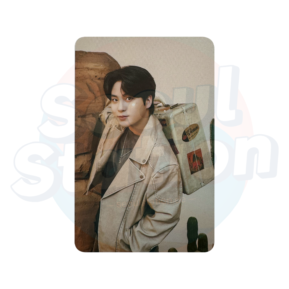 ATEEZ - ANITEEZ IN TREASURE - Trading Card - Jongho holding suitcase