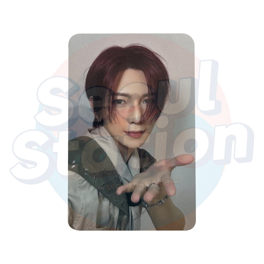 ATEEZ - ANITEEZ IN TREASURE - OFFICIAL MD Photocard - Reaching Out Ver. Yeosang
