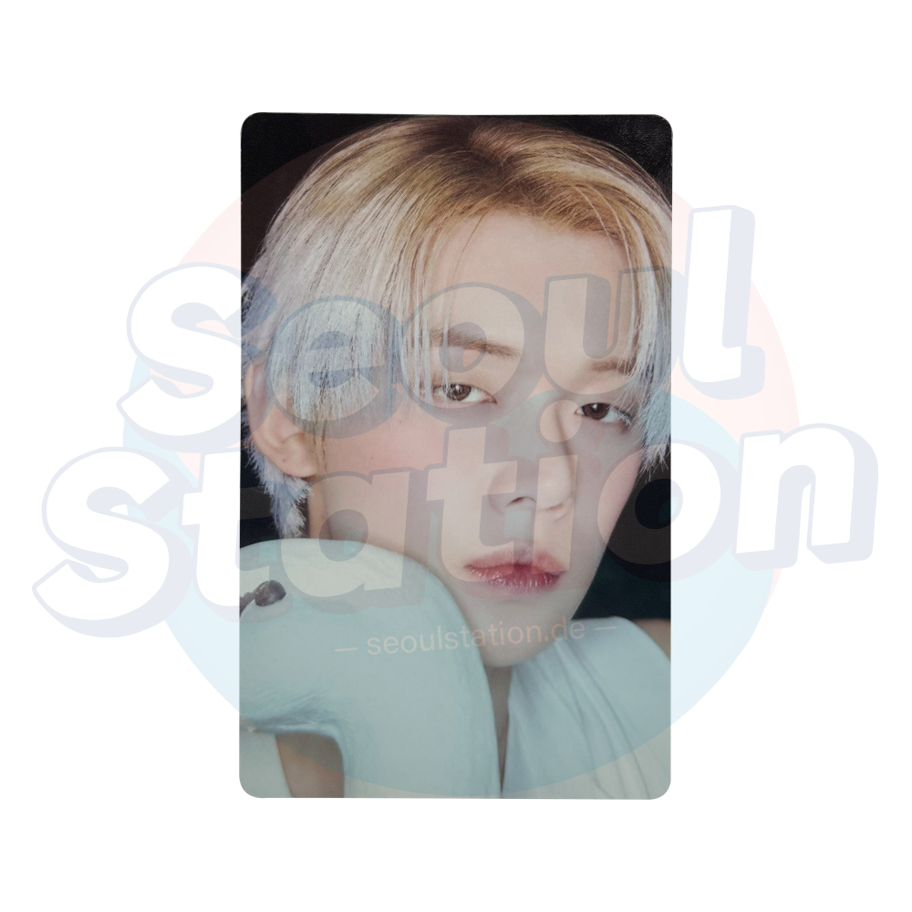 TXT - Japan 3rd Album 'STARKISSED'- WEVERSE Photocard Yeonjun