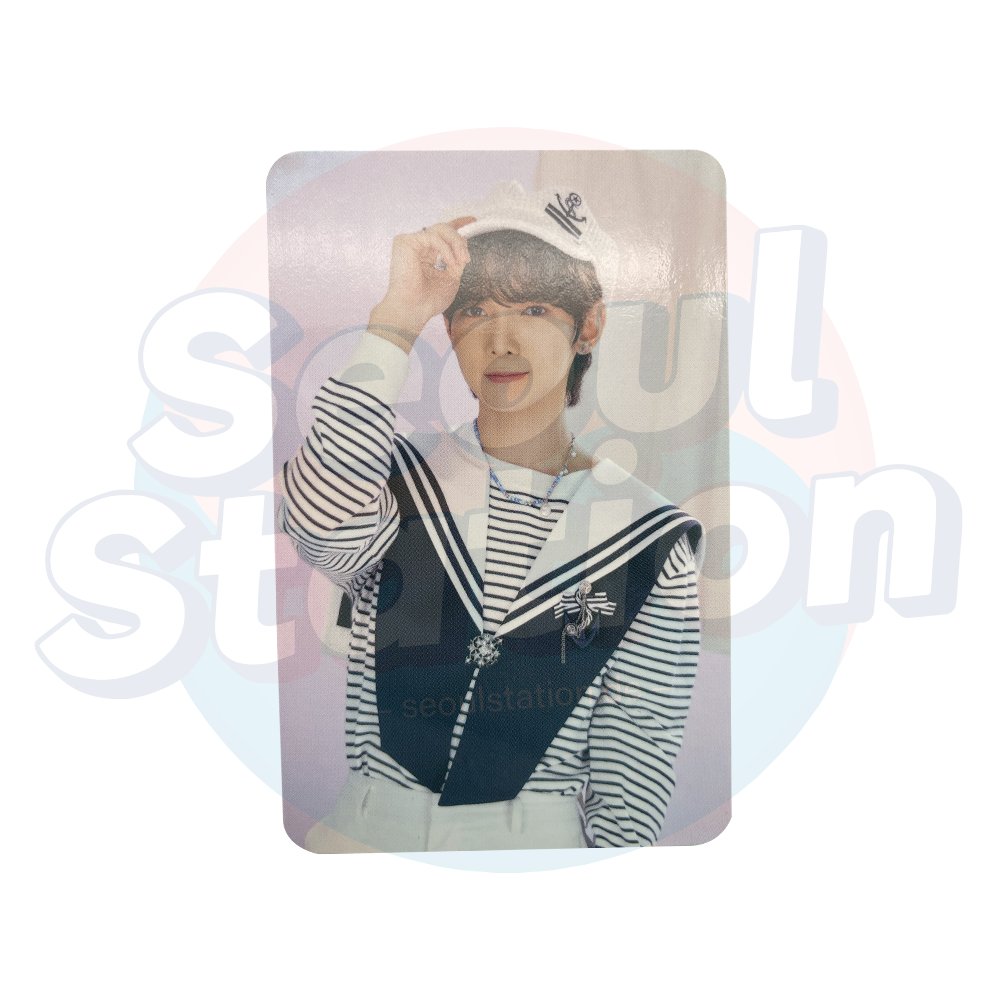 ATEEZ×ANITEEZ YEOSANG yeosang at aniteez pop-up store IM CRYINGG HES SO ADORABLE :(((