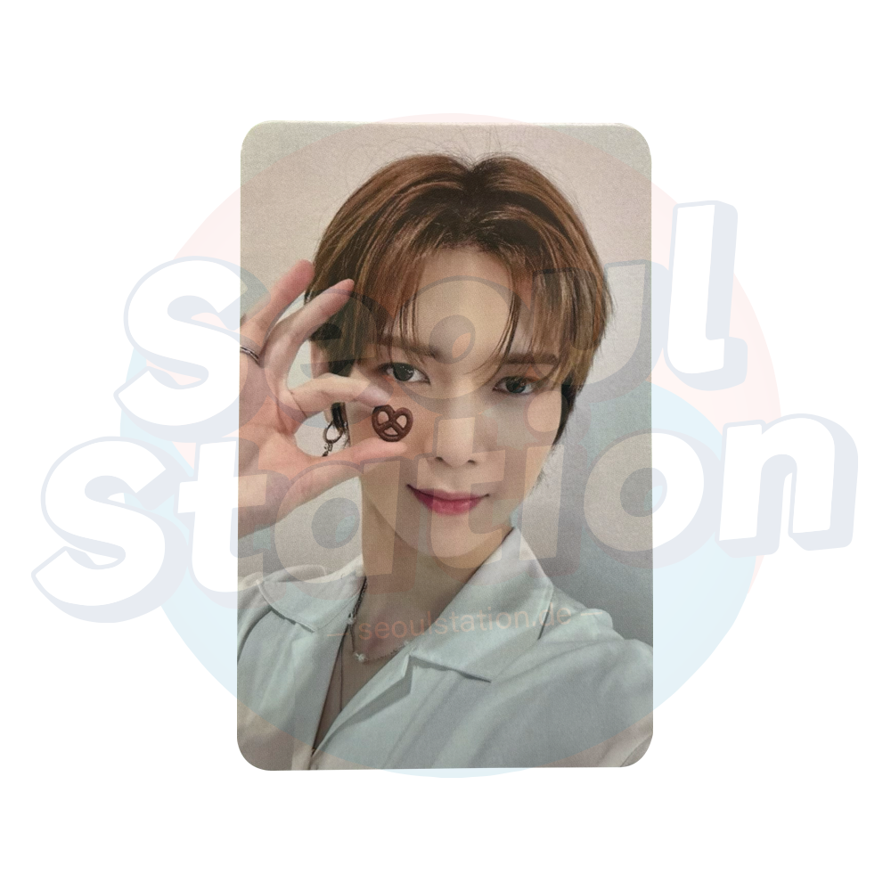 ATEEZ - GOLDEN HOUR Part.1 - Soundwave Lucky Draw Photo Card (Blue Back) Yeosang