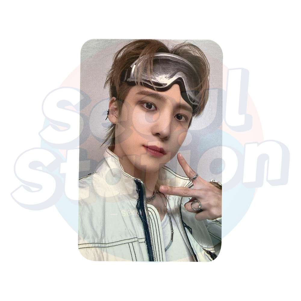 ATEEZ - THE WORLD EP.FIN : WILL - Soundwave 3rd Round Lucky Draw Photo Card (White Fit) Yunho