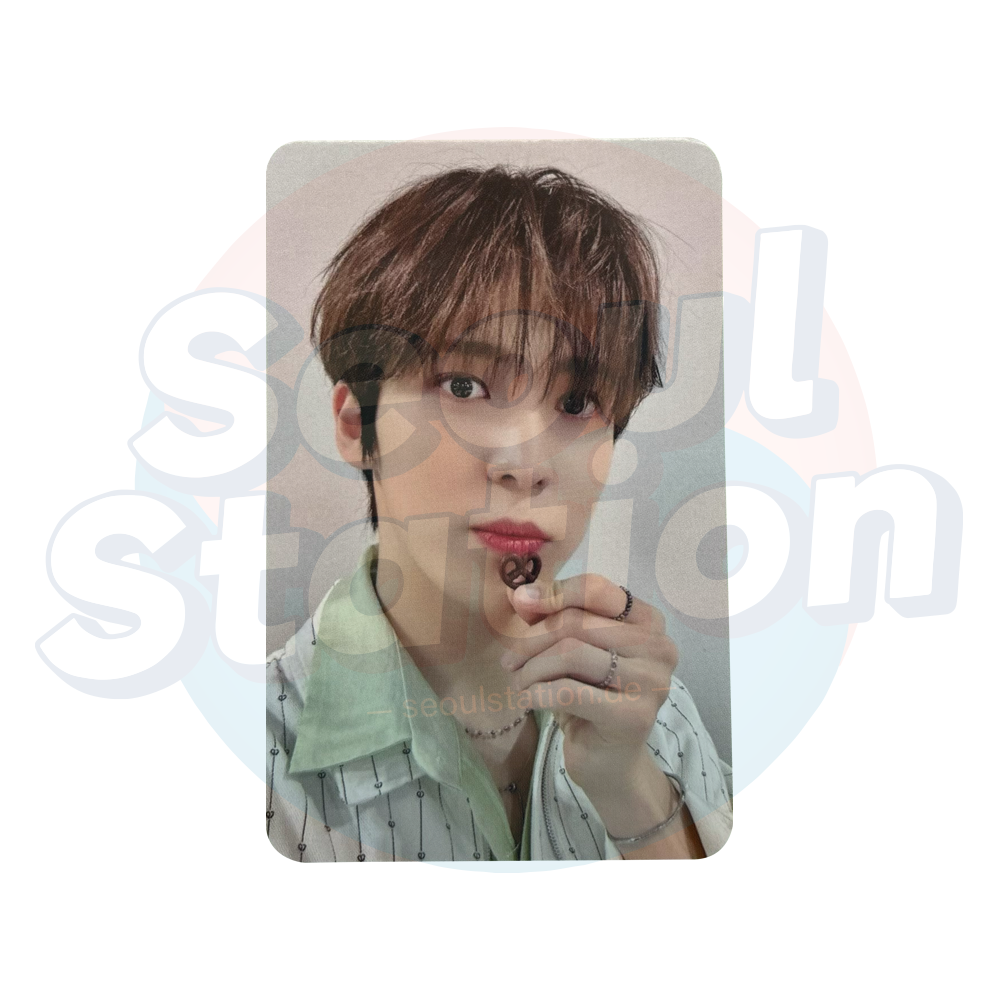 ATEEZ - GOLDEN HOUR Part.1 - Soundwave Lucky Draw Photo Card (Blue Back) Yunho