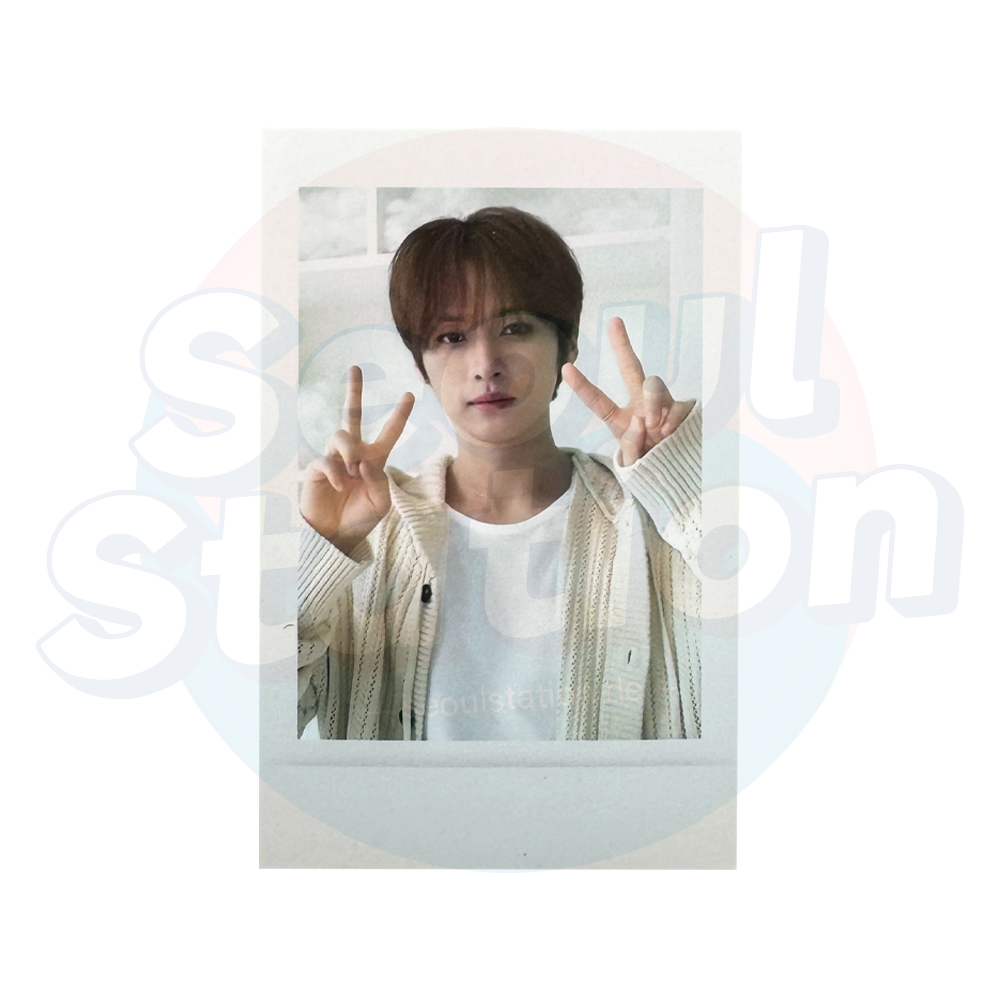 Stray Kids - Perfect Day With SKZ - 2024 Stray Kids Season's Greetings - Apple Music Polaroid Photo Card lee know