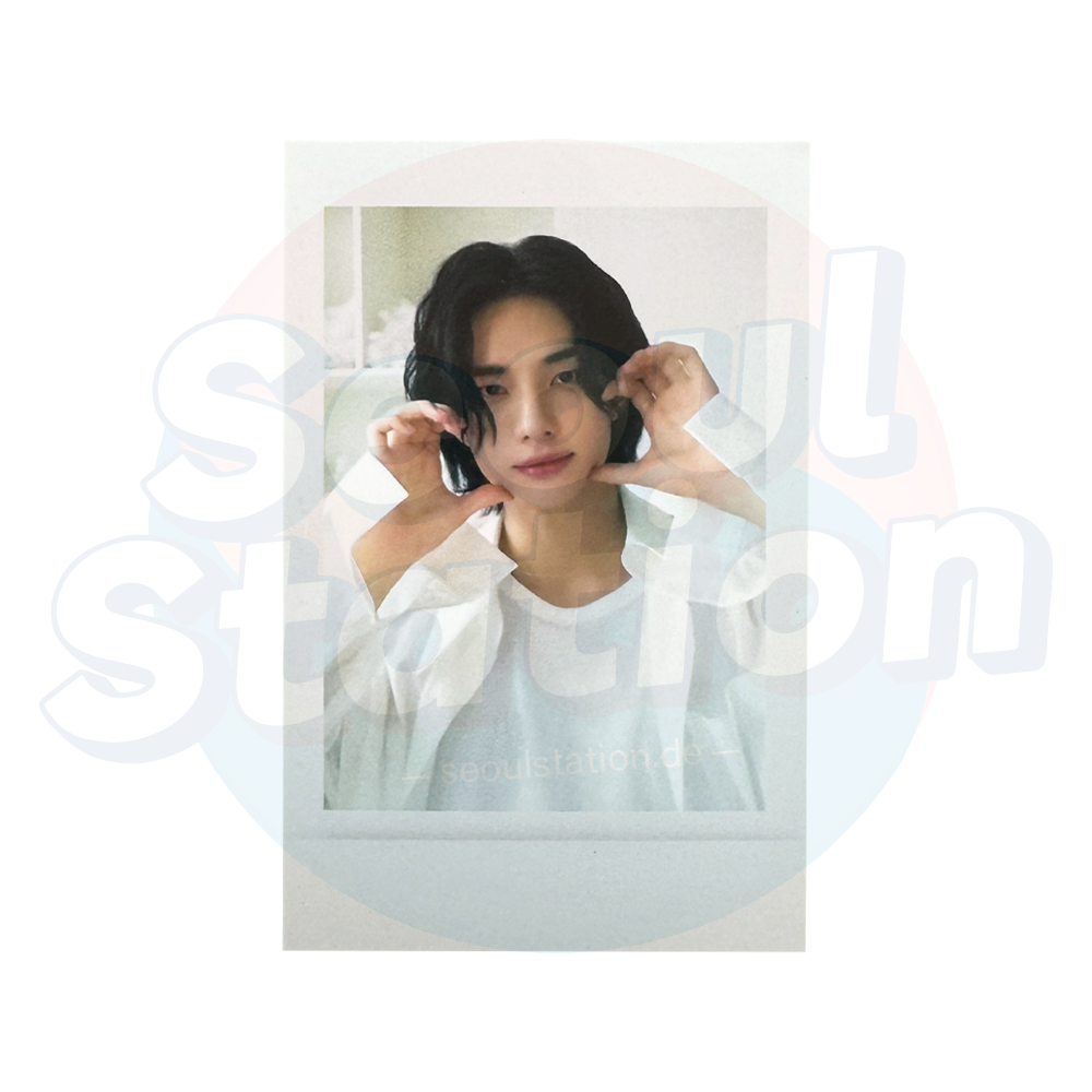 Stray Kids - Perfect Day With SKZ - 2024 Stray Kids Season's Greetings - Apple Music Polaroid Photo Card hyunjin