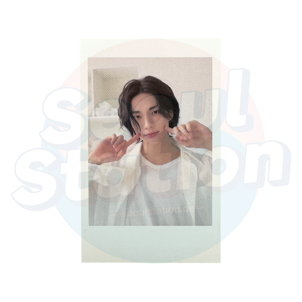 Stray Kids - Perfect Day With SKZ - 2024 Stray Kids Season's Greetings - JYP Shop Polaroid Photo Card hyunjin