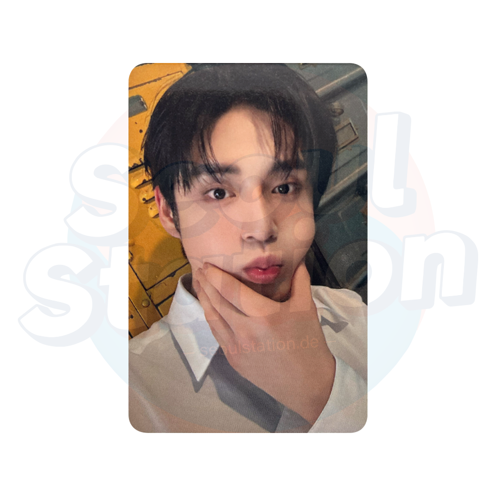 ZEROBASEONE - 2026 Season's Greetings '(0_1) WORLD' - APPLE MUSIC Photocard jiwoong