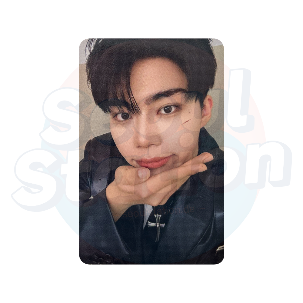 ZEROBASEONE - 2026 Season's Greetings '(0_1) WORLD' - APPLE MUSIC Photocard gunwook