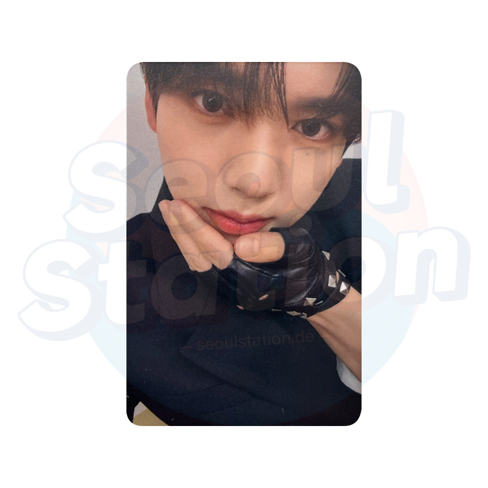 ZEROBASEONE - 2026 Season's Greetings '(0_1) WORLD' - APPLE MUSIC Photocard yujin