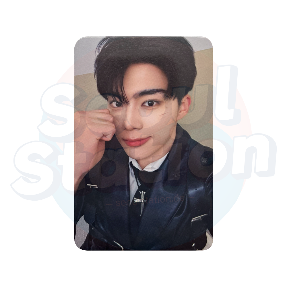 ZEROBASEONE - 2026 Season's Greetings '(0_1) WORLD' - ALADIN Photocard gunwook