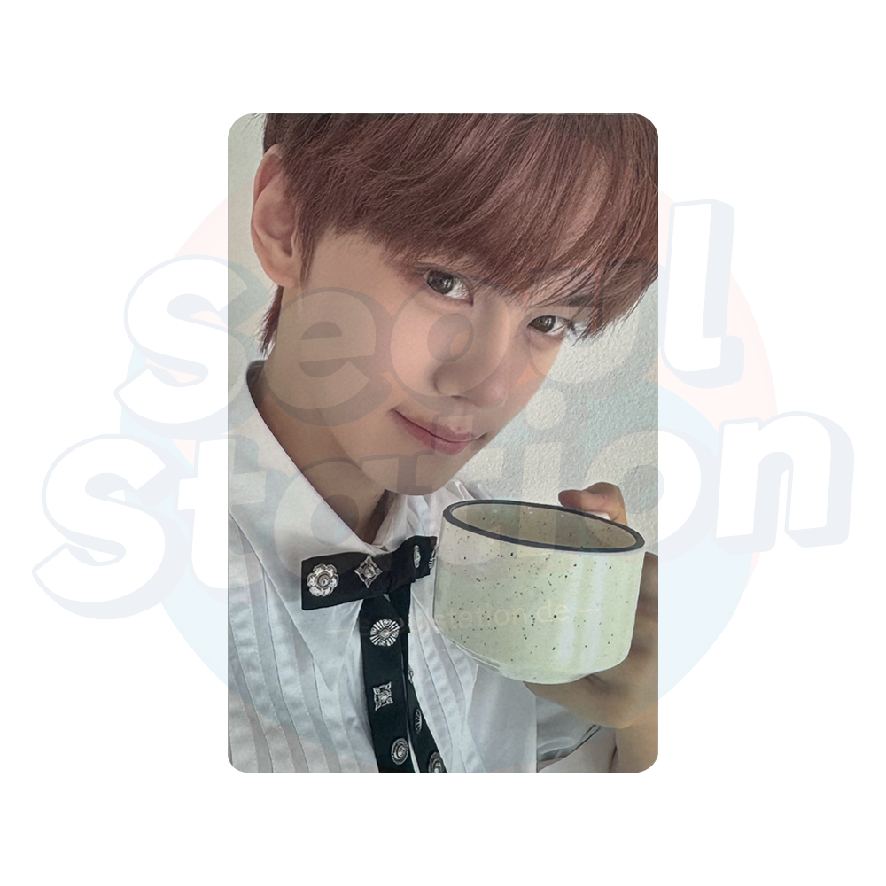 ZEROBASEONE - 2025 Season's Greetings 'OUR Season' - APPLE MUSIC Photo Card gyuvin