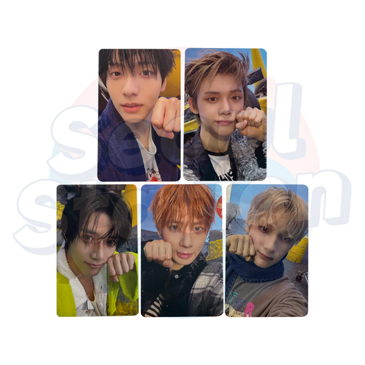 TXT - 7TH YEAR: A MOMENT OF STILLNESS WITH YOU IN THE THORNS - WEVERSE Photobook Set Ver. Photocard