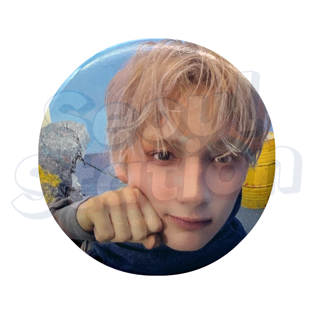 TXT - 7TH YEAR: A MOMENT OF STILLNESS WITH YOU IN THE THORNS - WEVERSE POB Badge - HUENINGKAI