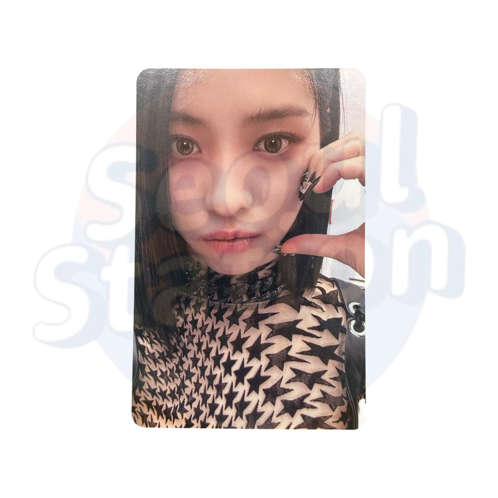 ITZY - 7th Mini Album 'KILL MY DOUBT' - SOUNDWAVE Photocard ITZY - 7th Mini Album 'KILL MY DOUBT' - SOUNDWAVE Photocard