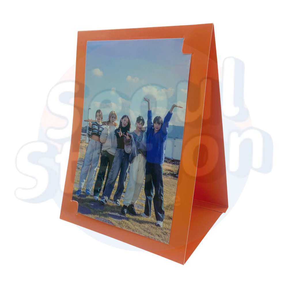 LE SSERAFIM - DAY OFF Photobook - WEVERSE Group Photo + Frame Front
