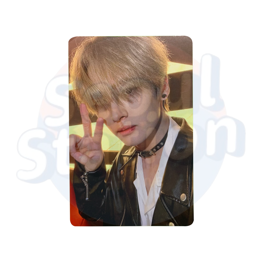 Stray Kids - MAXIDENT - Apple Music Photo Card lee know