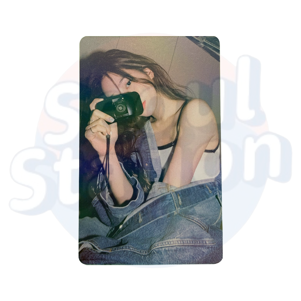 LE SSERAFIM - ANTIFRAGILE - WEVERSE Photo Card (Black back) kazuha