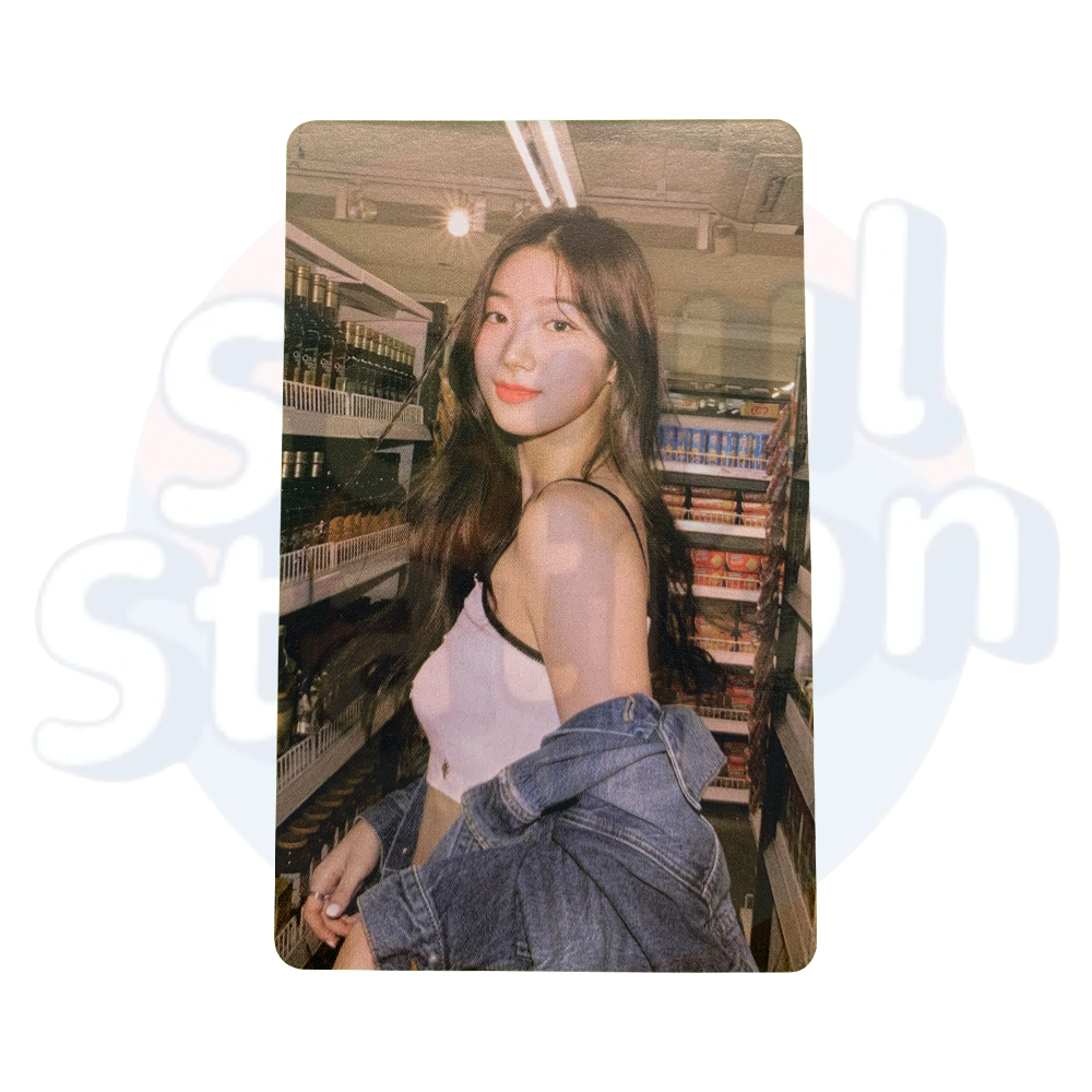 LE SSERAFIM - ANTIFRAGILE - WEVERSE Photo Card (White back) - Store Ver. kazuha