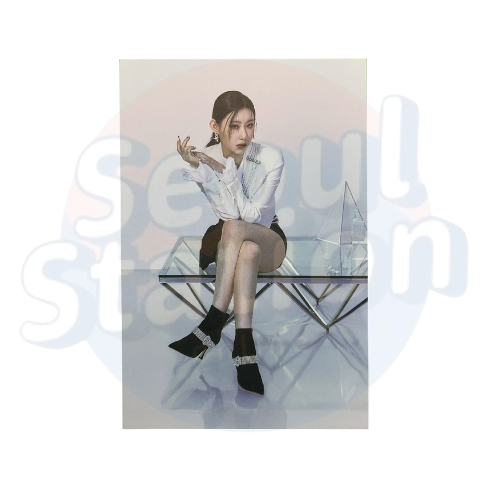 ITZY - CHECKMATE - Post Card (black back) chaeryeong