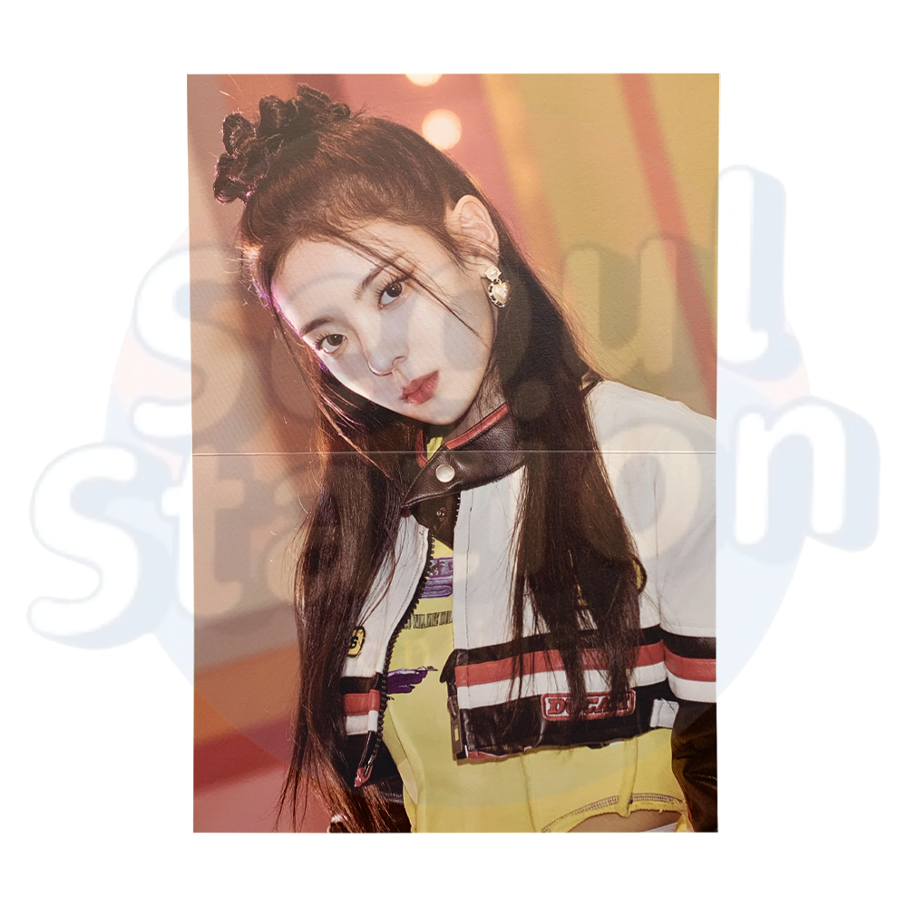 ITZY - CHESHIRE - Limited Edition Mini Folded Poster lia
