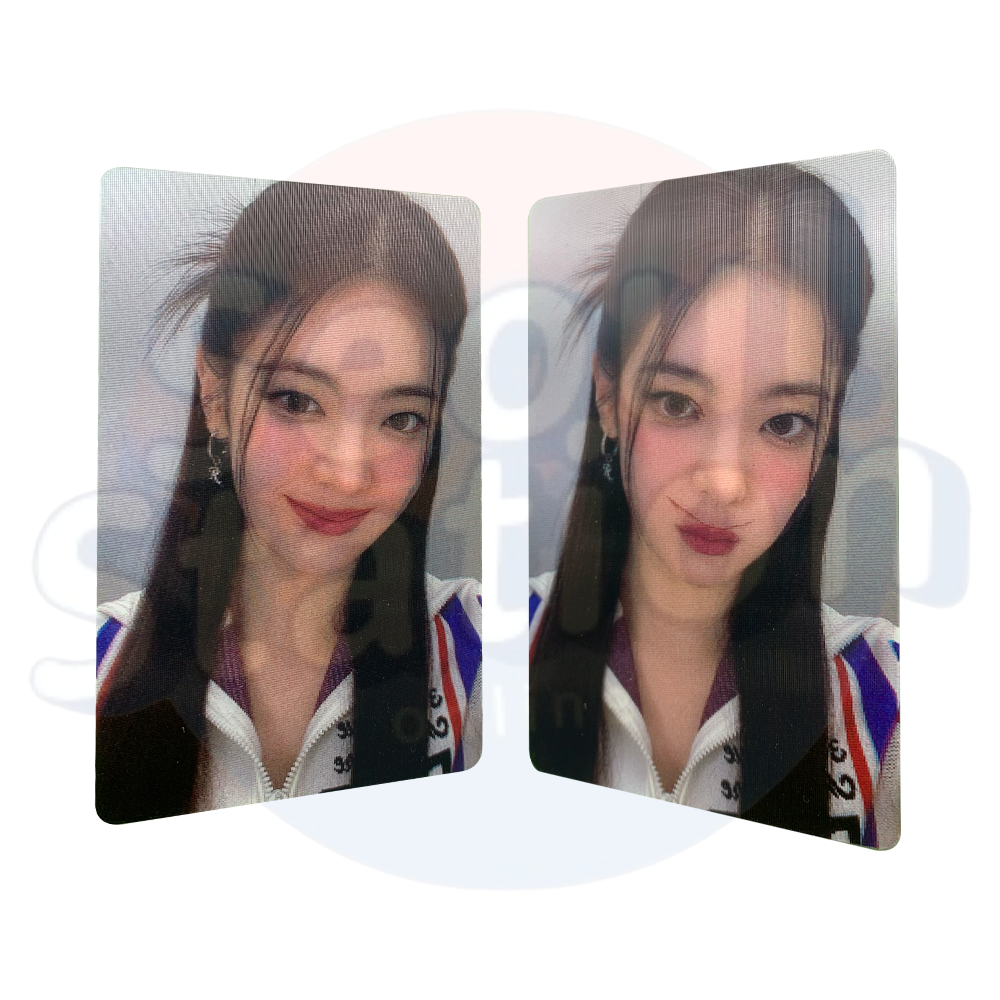 ITZY - CHESHIRE - Limited Edition Lenticular Photo Card lia