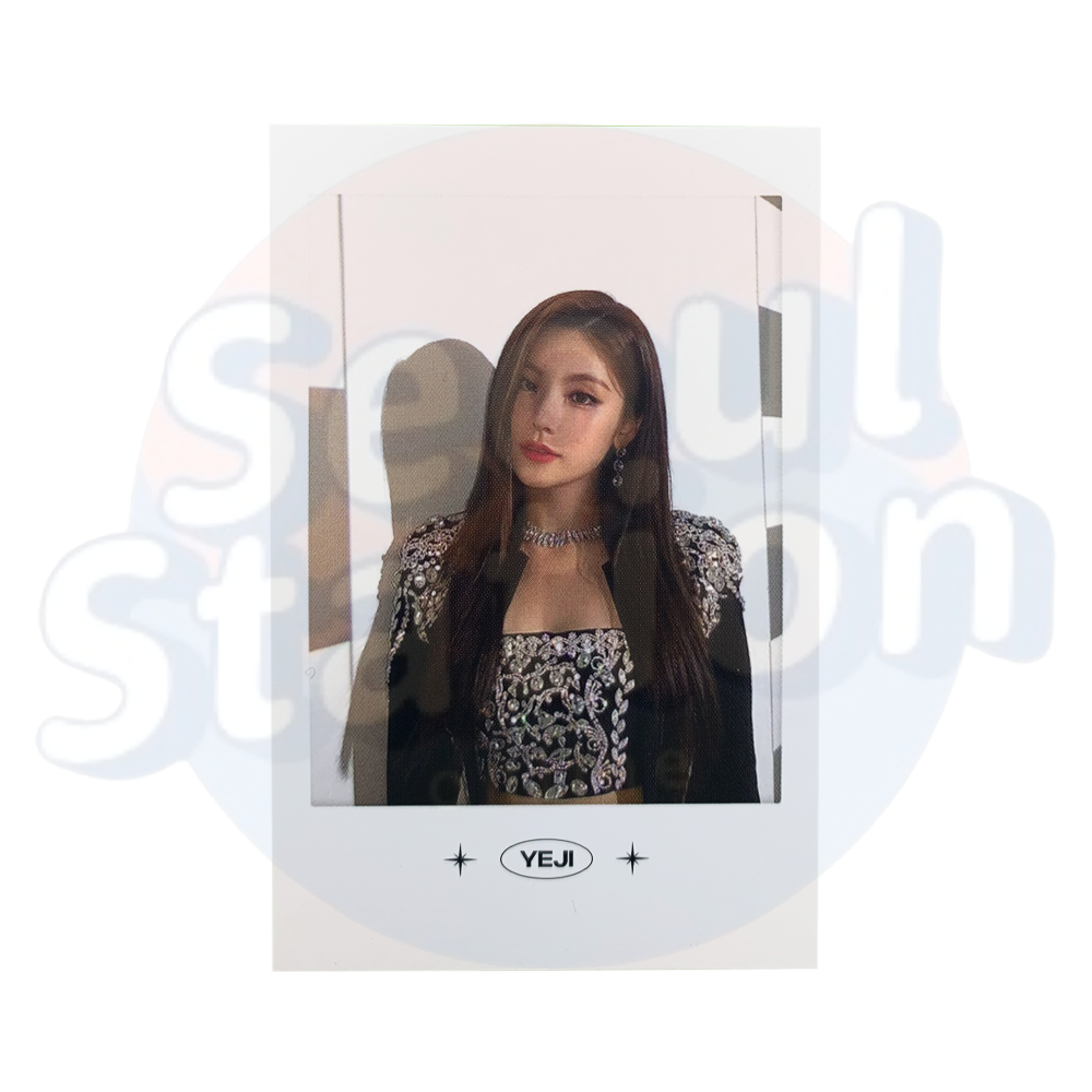 ITZY - CHECKMATE - Polaroid Photo Card yeji neutral